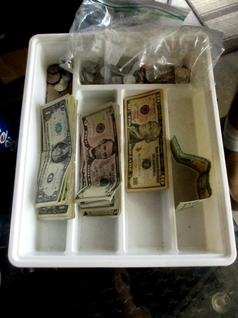 garage sale money organization no cashbox 