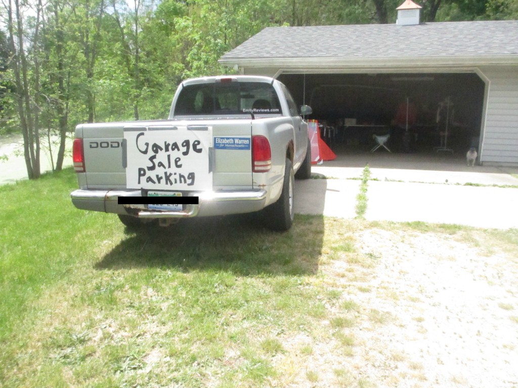 Garage sale parking sign